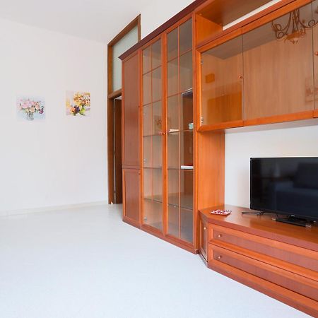 Bright Apartment Near The Sea With Parking Салерно Экстерьер фото