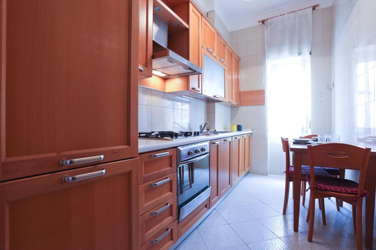 Bright Apartment Near The Sea With Parking Салерно Экстерьер фото
