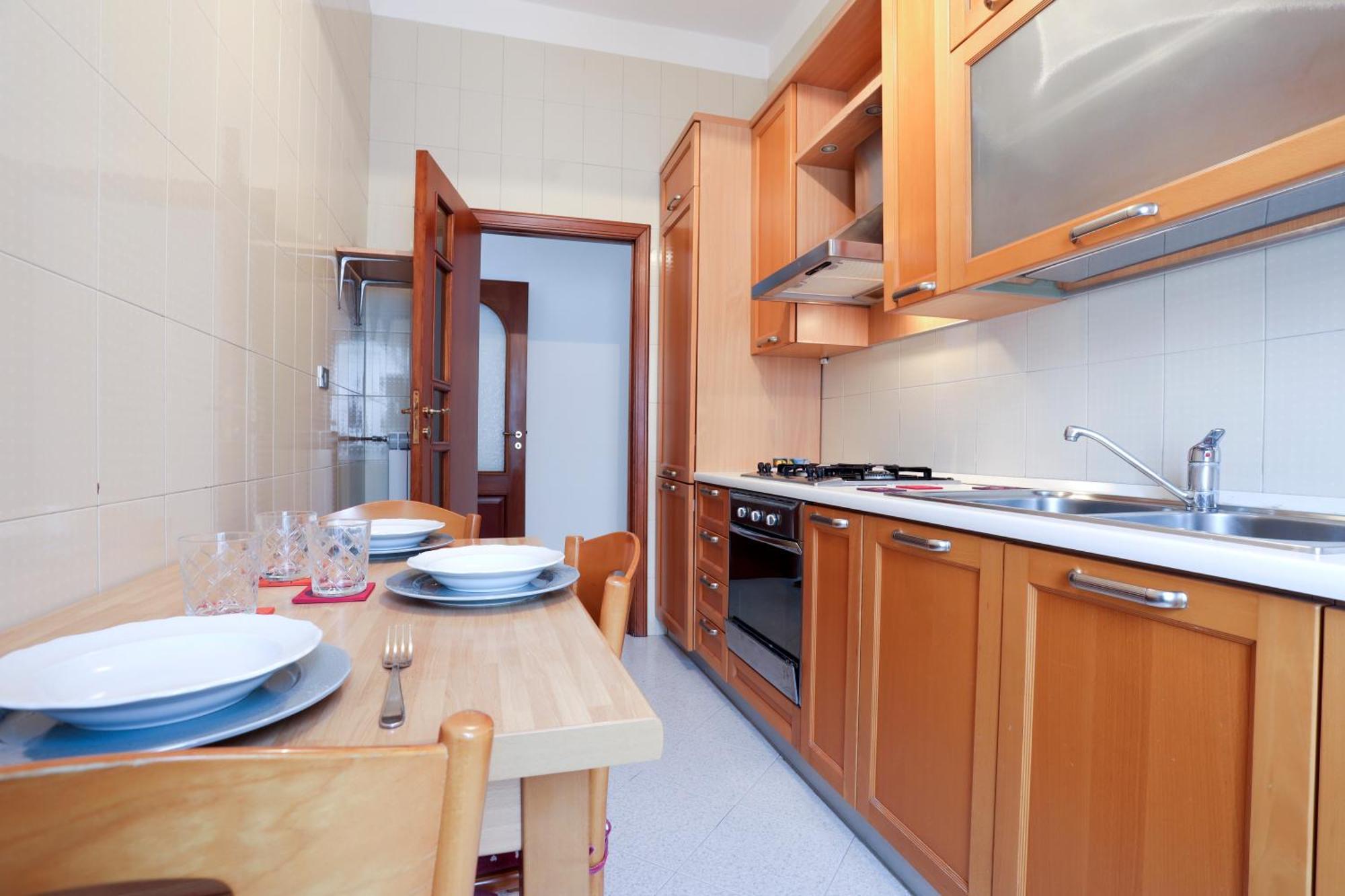 Bright Apartment Near The Sea With Parking Салерно Экстерьер фото